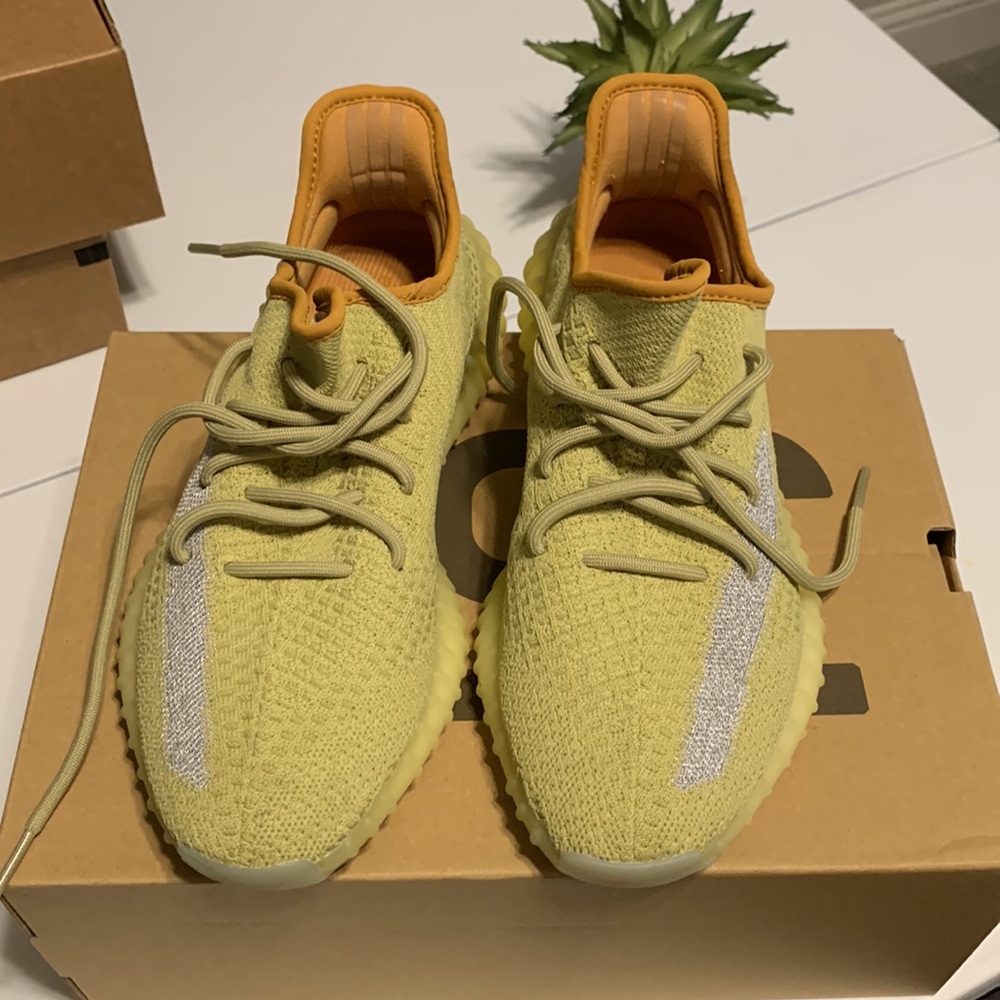 🤙🏻 Used like new Size 9 men’s Yeezy Boost 350